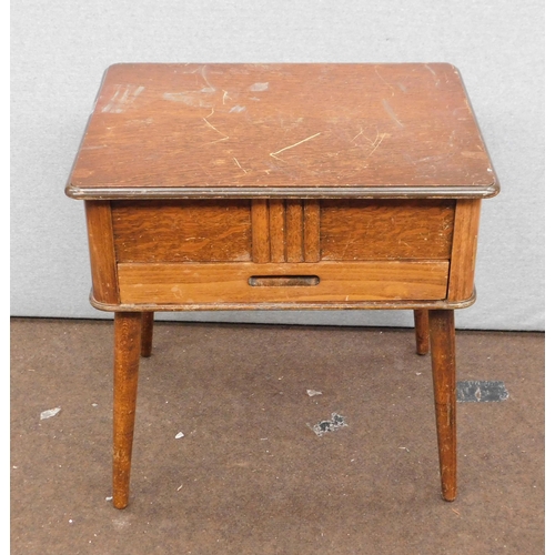 551 - Vintage sewing box