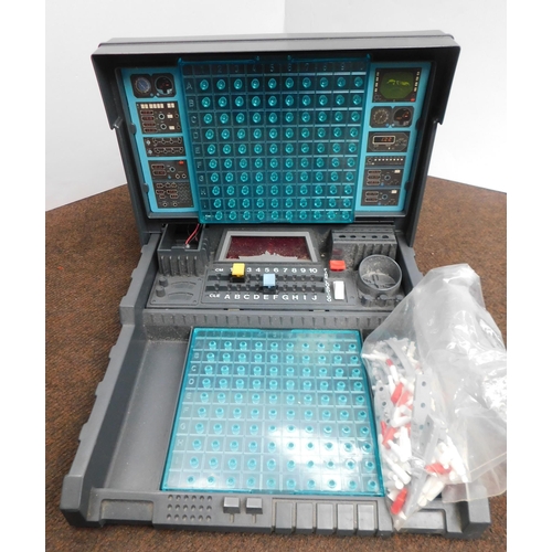 563 - Vintage electronic battleships game, fully illuminated scoreboard-needs batteries