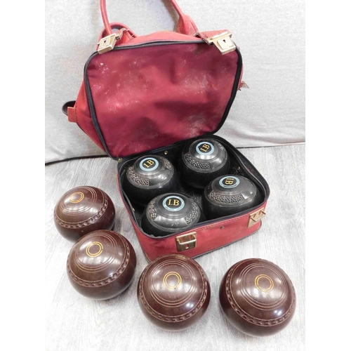 598 - 4x Hemselite  bowls + 4 Thomas Taylor bowls with bag