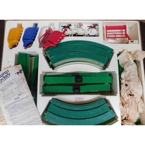 82 - Jump jockey - electric steeplechasing game in W/O