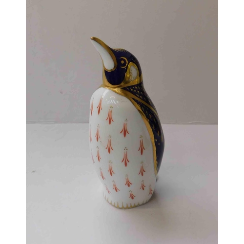 211 - Royal Crown Derby - gold stopper penguin paperweight