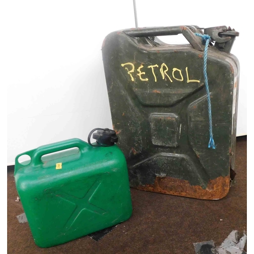 514 - 2x Petrol cans (1 petrol + Jerry can)