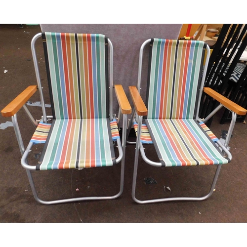 555 - Pair of vintage deckchairs