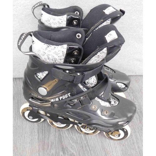 565 - Big foot size 9 four wheel roller blades