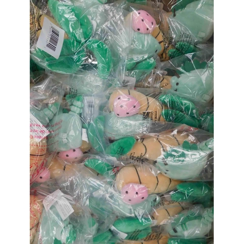 576 - 2x Large boxes of new super deluxe Pushee nosaurus keyrings etc