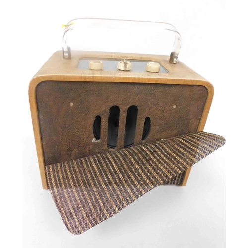 61 - 1940s - Ever Ready radio