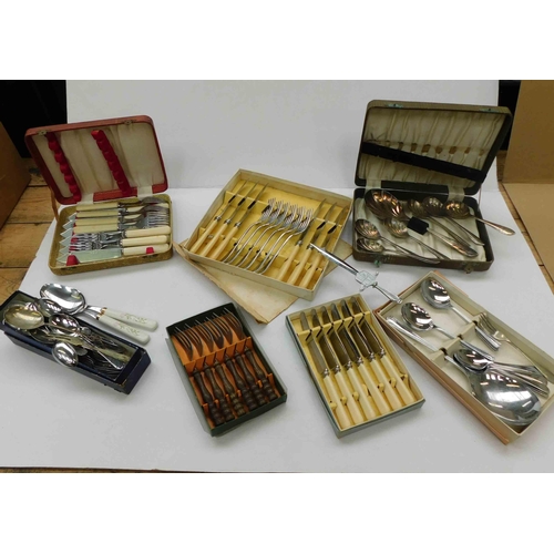 33 - Mixed - vintage cutlery sets...