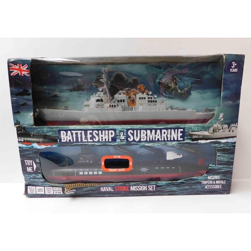 38 - Battleship & submarine - boxed