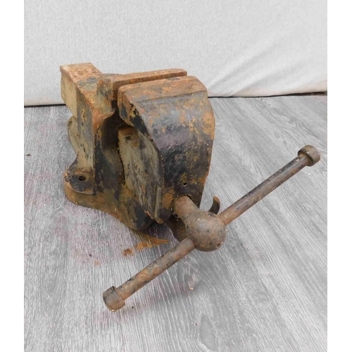 509 - Iron worktop vice