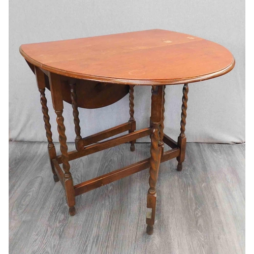 534a - Vintage gate legged drop leaf table