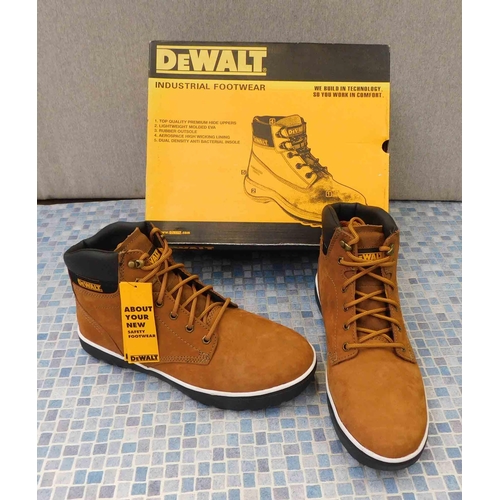 561 - Dewalt steel toe capped work boots - size UK 11