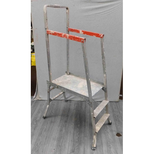 764 - Metal decorators ladder