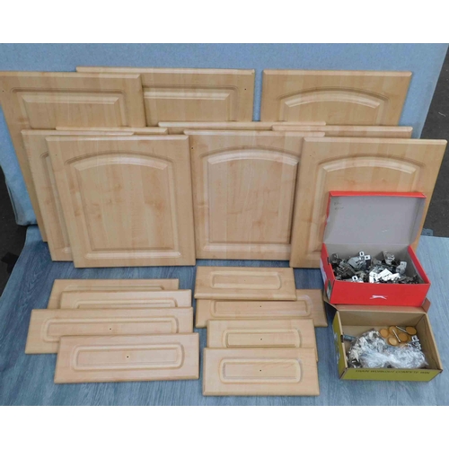 786 - Collection of kitchen cupboard doors & drawer fronts + hinges & fittings