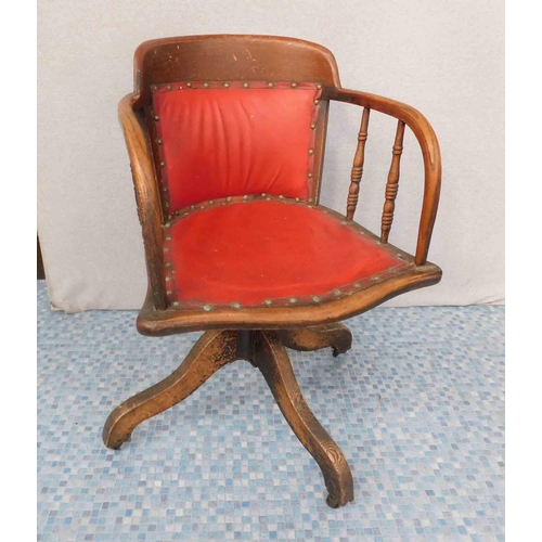 543 - Studded captains chair