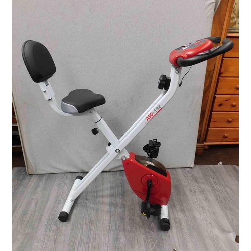 546 - Folding exercise bike with backrest