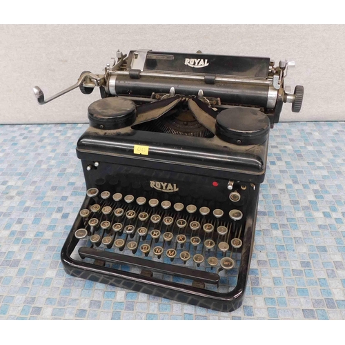 578 - Royal vintage typewriter