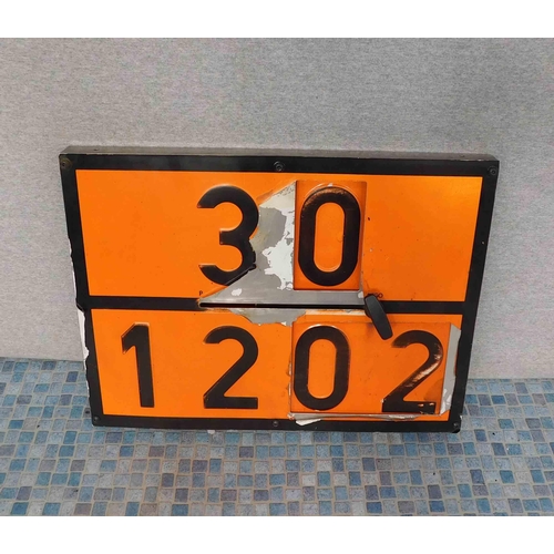 587 - Adjustable vehicle warning sign