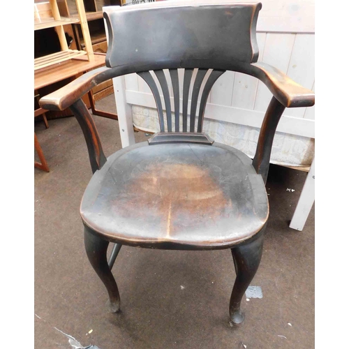 754 - Vintage oak gentleman's chair