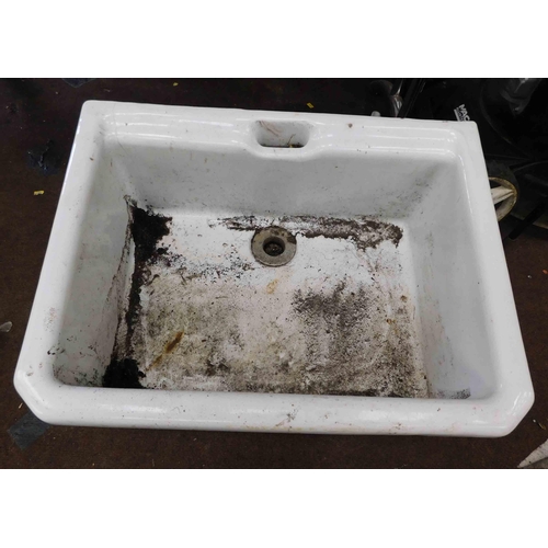 773 - White ceramic Belfast style sink