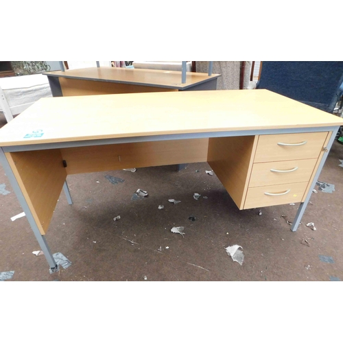 786 - Desk with 3 drawers