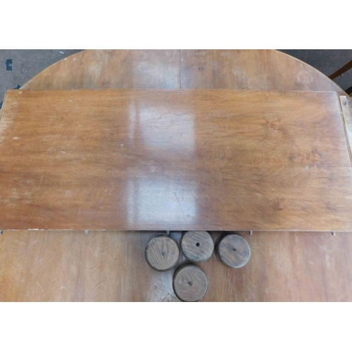 794 - Oval table with extending leaves