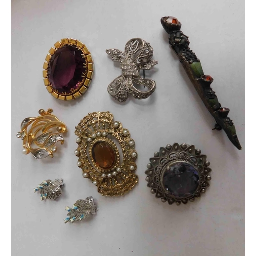 118 - Vintage brooches