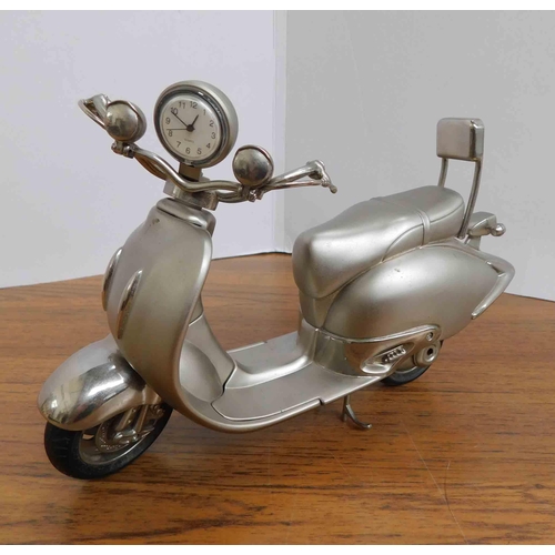 20 - Scooter model & clock