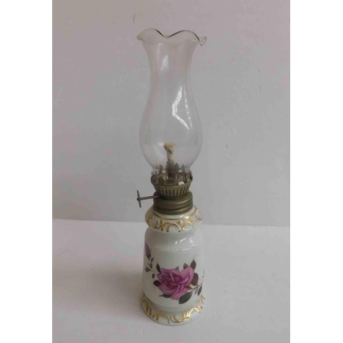 205 - Antique - Victorian ceramic lamp  - 9.5