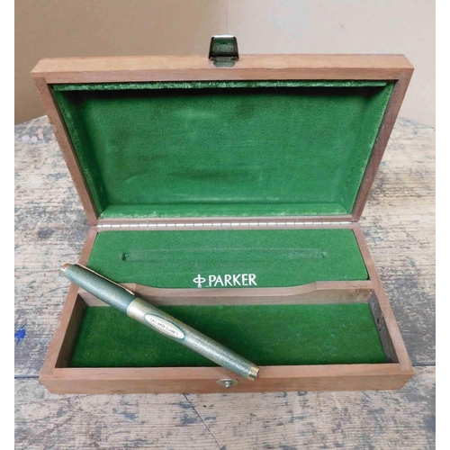 207 - Vintage - RMS Queen Elizabeth Parker Pen with 14ct nib & original box