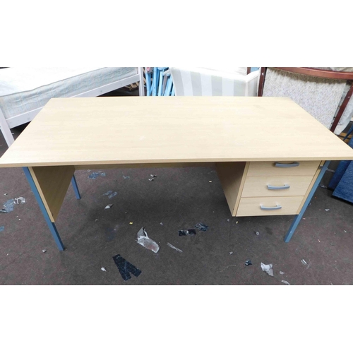 555 - Desk with 3 drawers