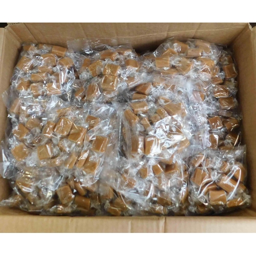 579 - Box of 60x Whiskey fudge bags, 175g each - best before Oct. '22