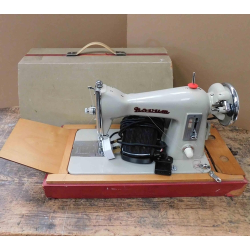 605 - Novum vintage sewing machine in working order