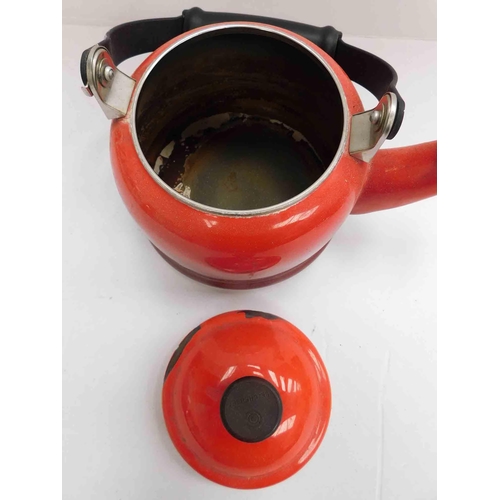 618 - Le Creuset kettle