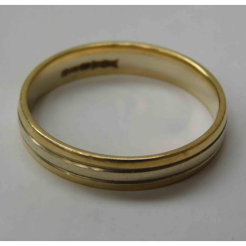 132 - 18ct Gold - band ring size R 3.4g