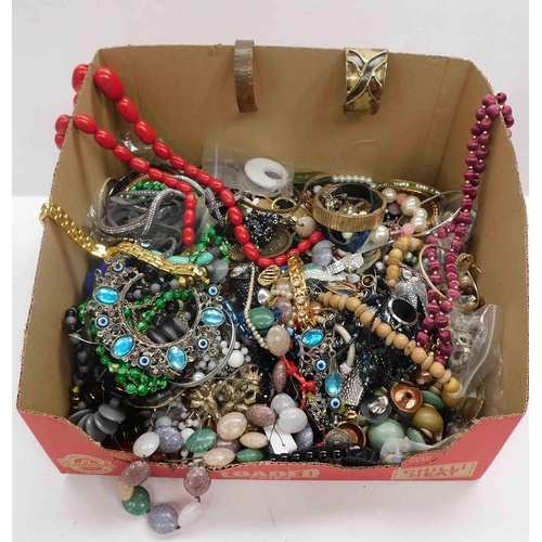 2 - Mixed - costume jewellery