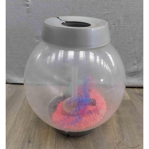 522 - Large round aquarium & accessories