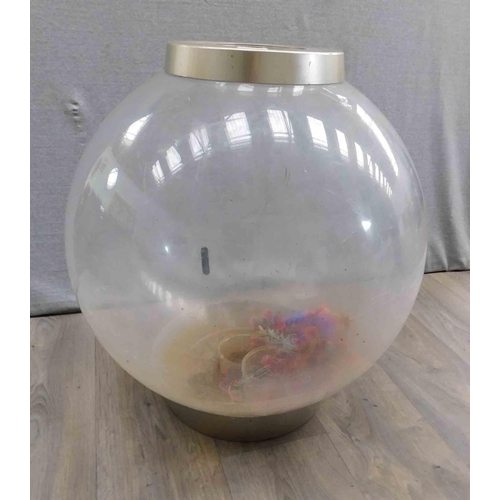 537 - Extra large round aquarium + accessories