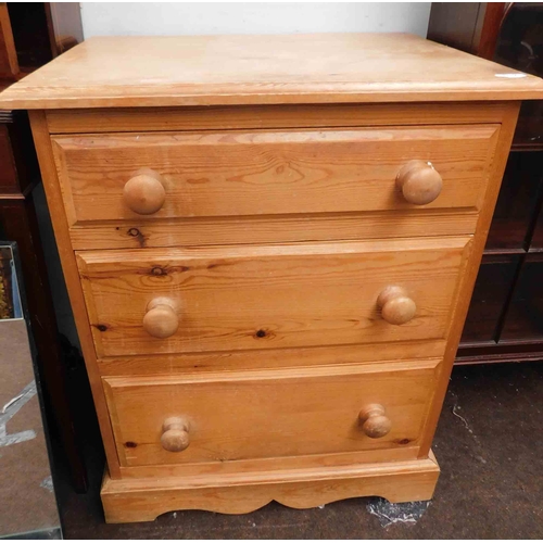 632 - Solid set of pine drawers