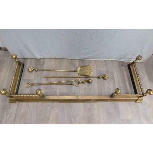 645 - Brass extending fender and brass companion set