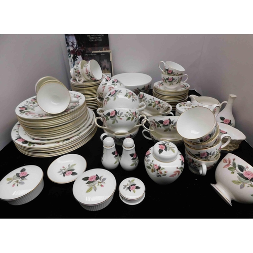 85 - Wedgwood tableware & dressing table items