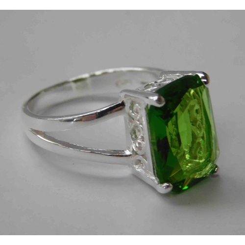 101 - Silver - green stone set ring