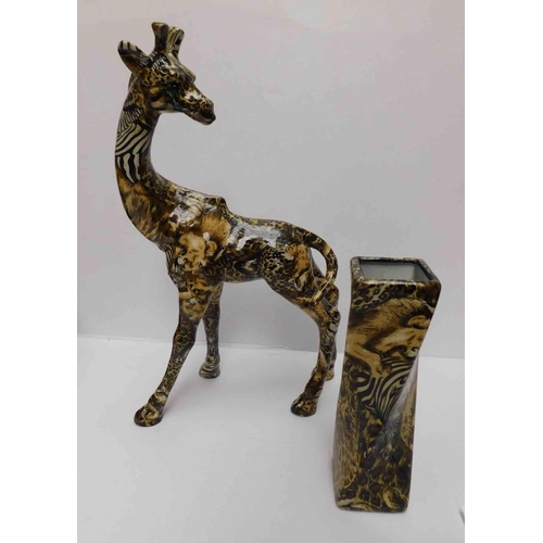 50 - Giraffe & vase - African wildlife pattern
