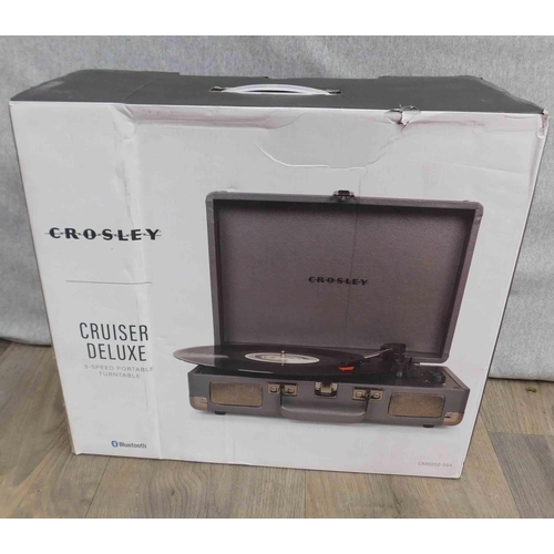 561 - Boxed Crosley Cruiser Deluxe three speed portable turnable