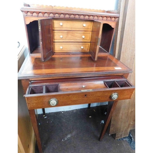 620 - Victorian ladies writing desk