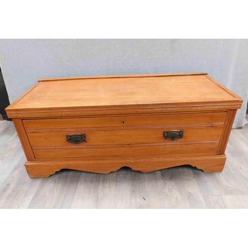 818 - Vintage bedding drawer box