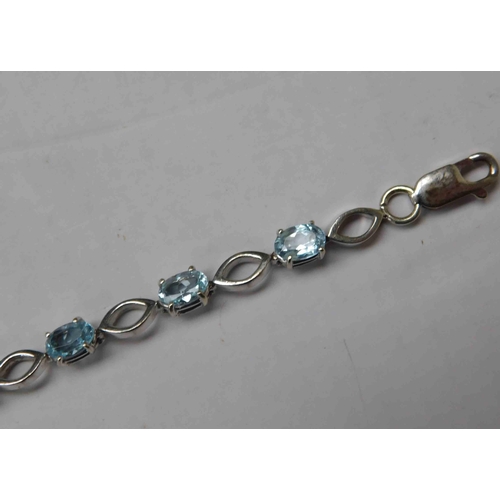 123 - 9ct White gold - blue topaz bracelet