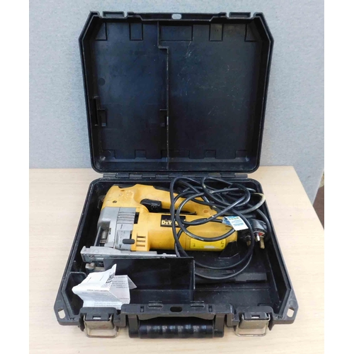 507 - Dewalt jigsaw in W/O with case