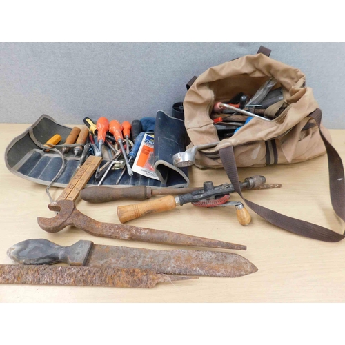 511 - Selection of hand tools