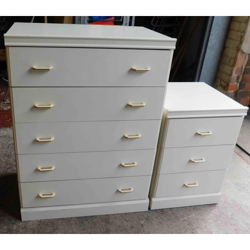 529 - 2x White sets of drawers