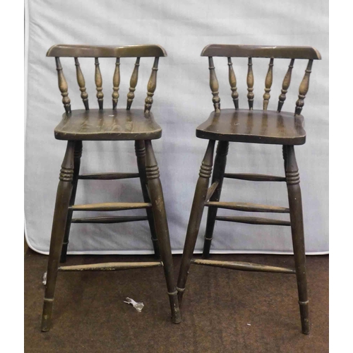 551 - Pair of bar chairs/stools